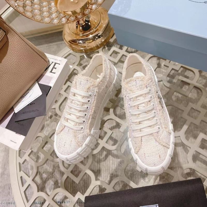 Pra*a casual shoes